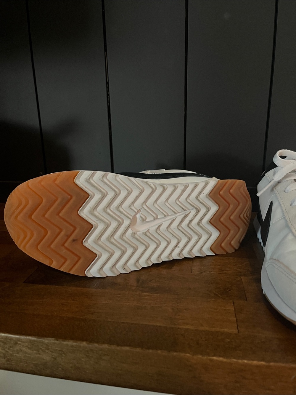 Women’s Nike Pacific Sneaker size 8.5 nearly new - Picture 4 of 4